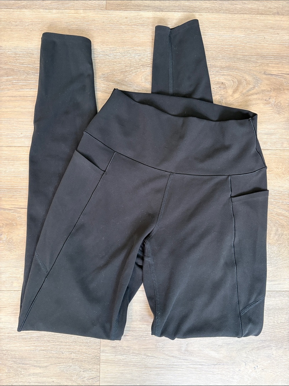 Uniqlo Black High-Rise Pocket Leggings